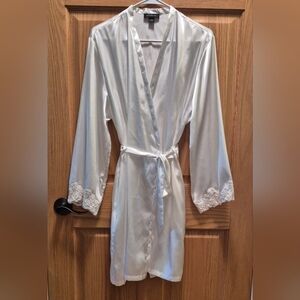 Jones New York Women's L/XL Pearl White Lace Trim Satin Robe EUC Bridal
